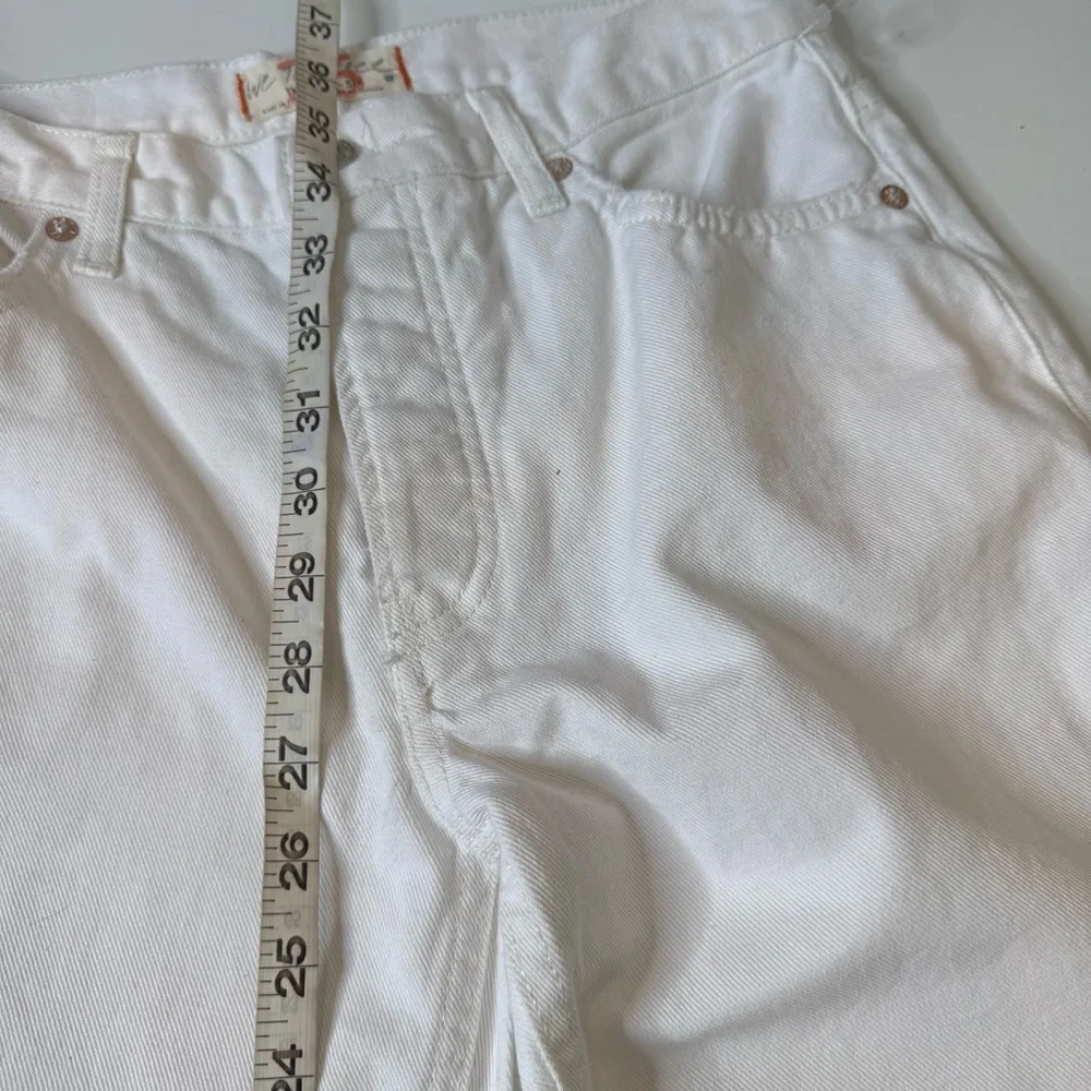 We the free Maggie Mid Rise Straight Leg Distressed Jeans Optic White Sz 26